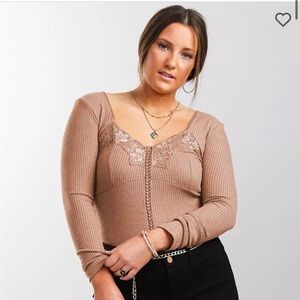 Red by BKE Metallic Lace Top in Cognac